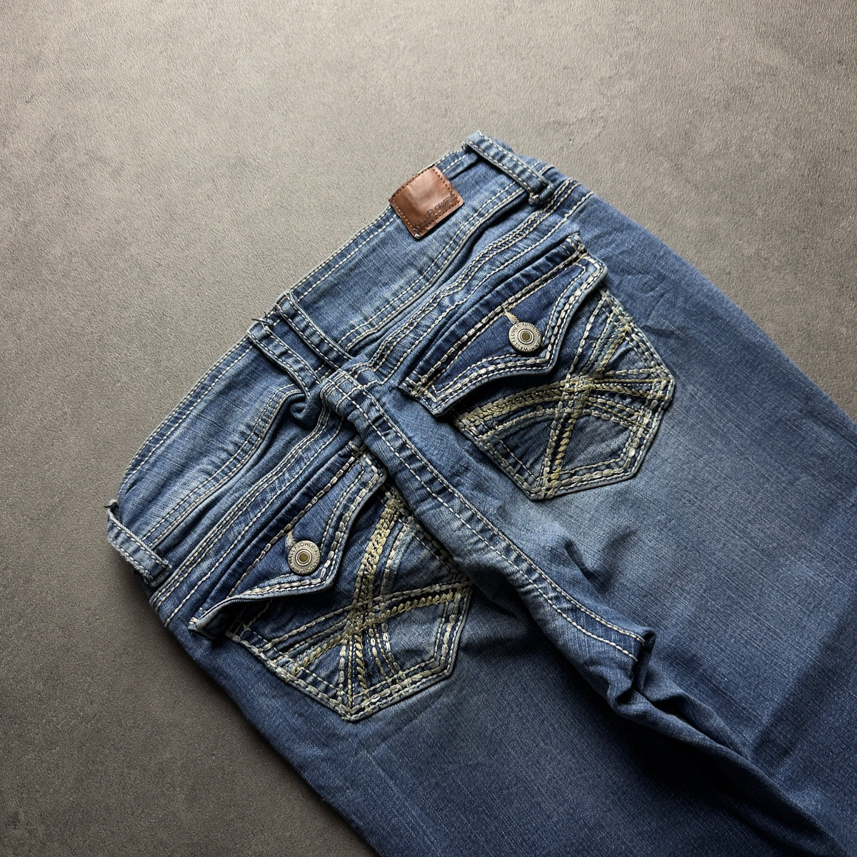 Y2K BASIC BOOTCUT JEANS (Größe XS)